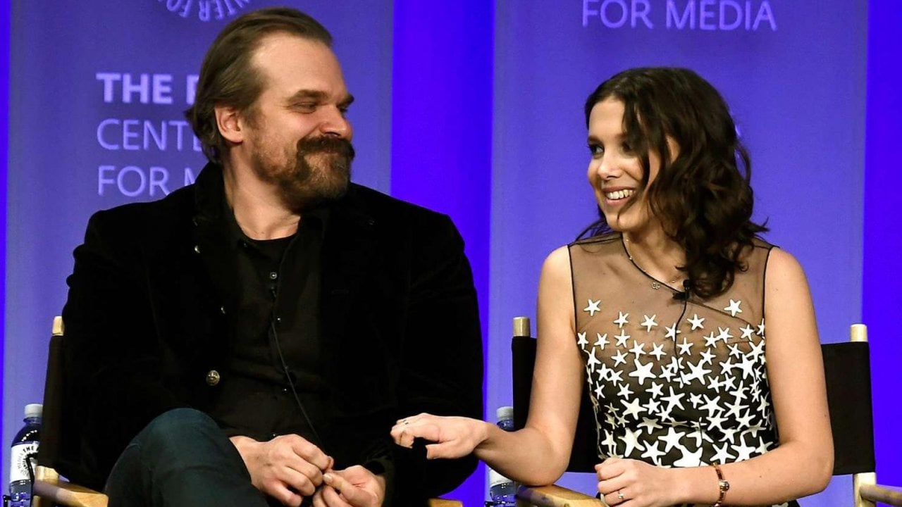 Millie Bobby Brown accusa David Harbour